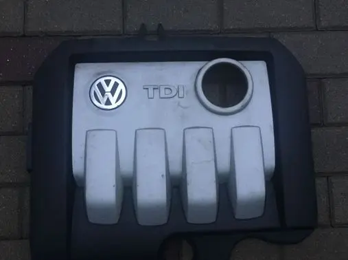 Volkswagen Golf V Engine cover (trim) 03G103925AA 03G103925G