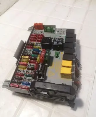 Opel Zafira A Fuse module 90589979 90589965 90191753