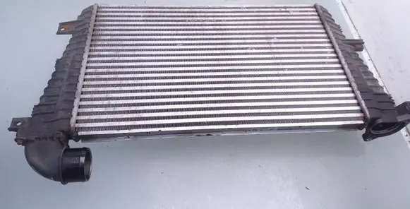 Opel Zafira B Intercooler radiator 13223395