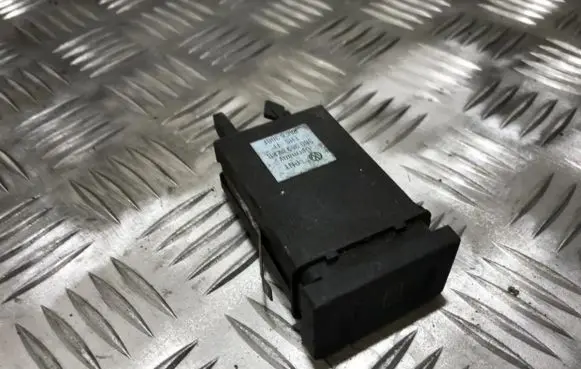 Volkswagen PASSAT B5 Windscreen/window heater switch 3b0959621b pnt