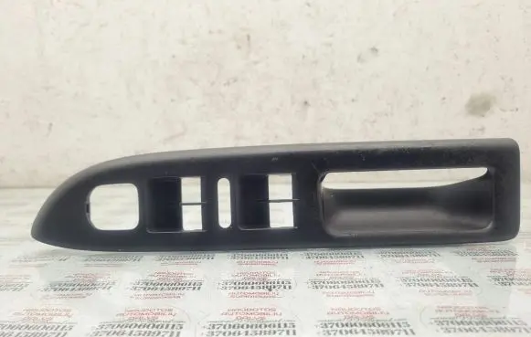 Volkswagen Golf Plus Front door window switch trim 5M1867371B