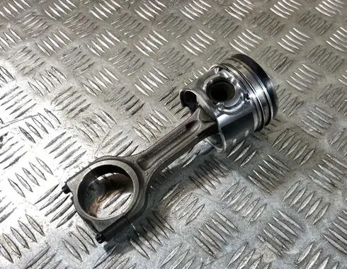 Volvo V50 Piston with connecting rod D4162T