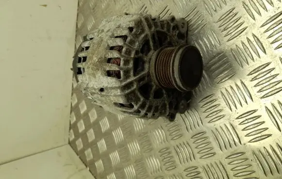 Skoda Superb B8 (3V) Generator/alternator 04L903021D