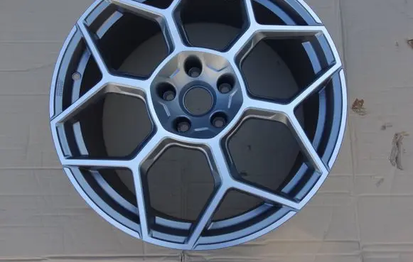 Lamborghini Aventador R20 alloy rim 4LA601017