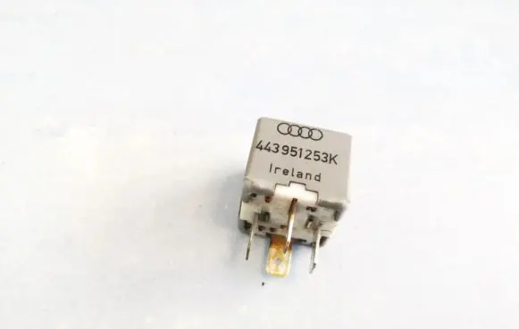 Audi A4 S4 B5 8D Other relay 443951253k 899512000