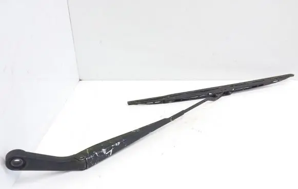 Opel Monterey Front wiper blade arm R484A3L