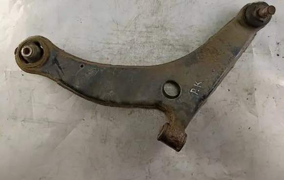 Mitsubishi Grandis Front lower control arm/wishbone 2M4433 2M9421