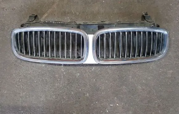 BMW 7 E65 E66 Front bumper upper radiator grill 7037727