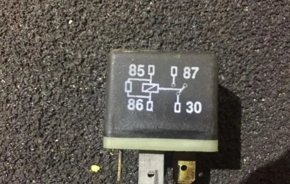 Volkswagen Golf III Other relay 141951253b