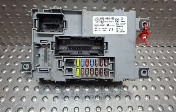 Fiat 500 Fuse module S27635058 519318190 51931819