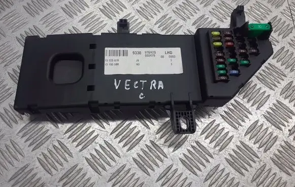 Opel Vectra C Fuse box cover 13223679