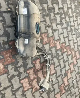 Toyota Yaris Fuel tank 18032505