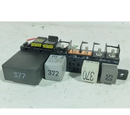 Volkswagen PASSAT B5 Fuse box set 8L0941822A 896083000