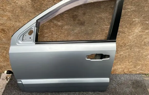 KIA Sorento Front door