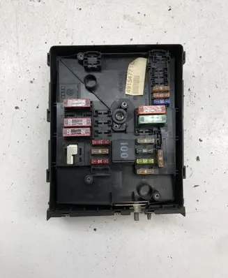 Volkswagen Golf VI Fuse module 1K0937125B