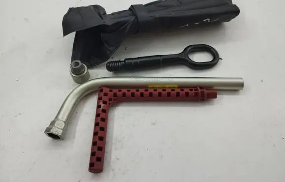Audi Q5 SQ5 Tool set 8n0012219
