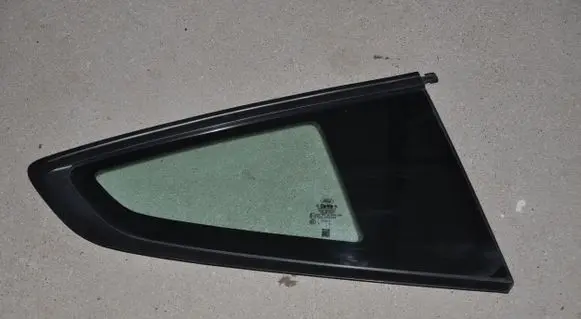 Ford Mustang VI Rear side window FR3B6329720AF