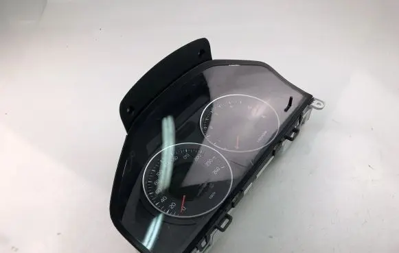 Volvo V60 Speedometer (instrument cluster) 31343323AA