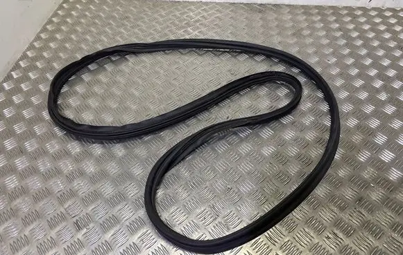Mercedes-Benz C W205 Trunk rubber seal (body) A2057400600 Z8S003