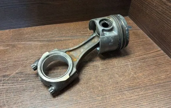 Nissan Interstar Piston 