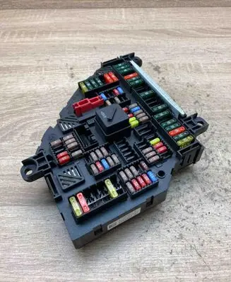 BMW 5 F10 F11 Fuse module 9264923 1670498