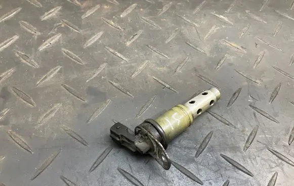BMW 3 E92 E93 Camshaft vanos timing valve 7516293