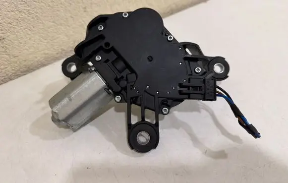 Opel Astra H Rear window wiper motor 13105981