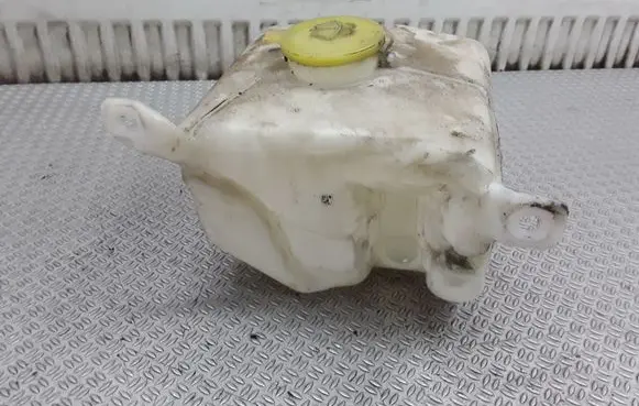 KIA Sportage Windshield washer fluid reservoir/tank