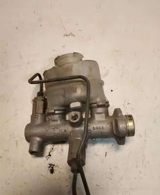 Nissan Almera N16 Master brake cylinder