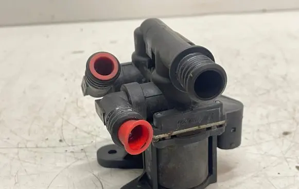 BMW 5 E34 Coolant heater control valve 1147412042