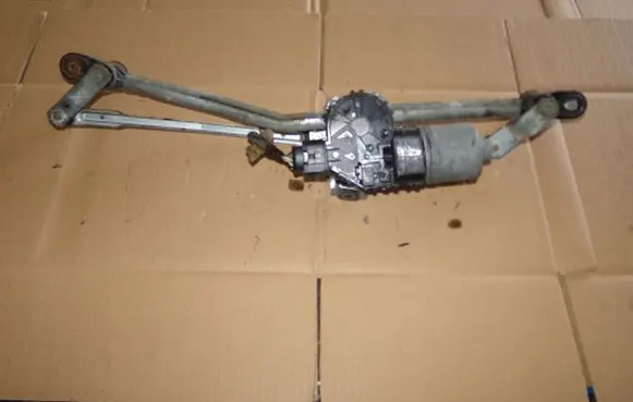 Mazda 3 I Front wiper linkage and motor