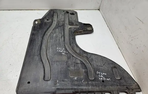 Volkswagen Golf Sportsvan Rear underbody cover/under tray 5Q0825206L