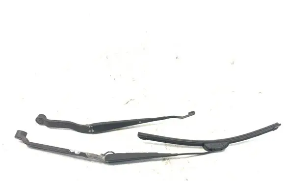 Mitsubishi Outlander Front wiper blade arm