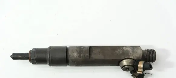 Audi A6 S6 C4 4A Fuel injector 046130201E