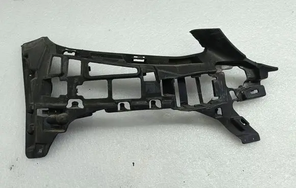 Mercedes-Benz C W205 Front bumper mounting bracket A2058850665