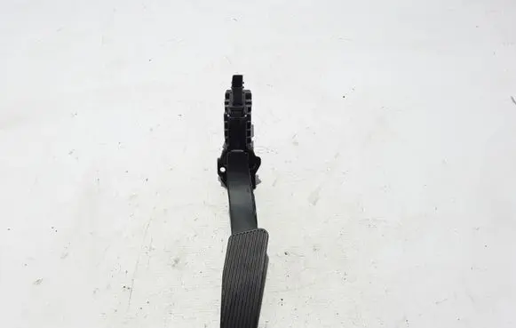 Chrysler Pacifica Accelerator throttle pedal 04581677AB