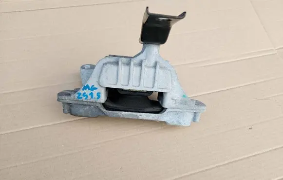 MG ZS Engine mount bracket 10231482