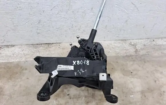 Ford Puma Gear shifter/selector L1TR7C453