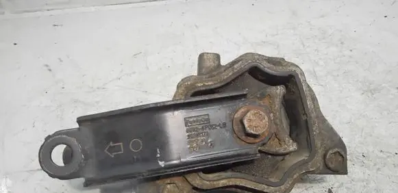 Volvo V70 Engine mount bracket 6G926P082AB 30671219