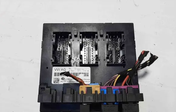 Audi TT TTS Mk2 Central body control module 8P0907063AD