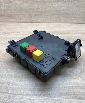 Opel Signum Fuse module 13205776 460023260