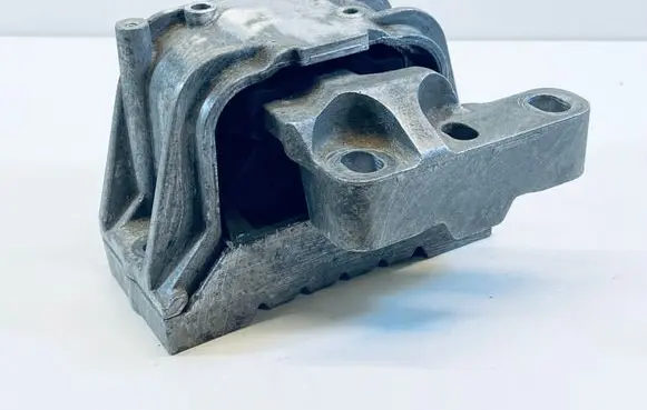 Volkswagen PASSAT B6 Engine mount bracket 1K0199262P