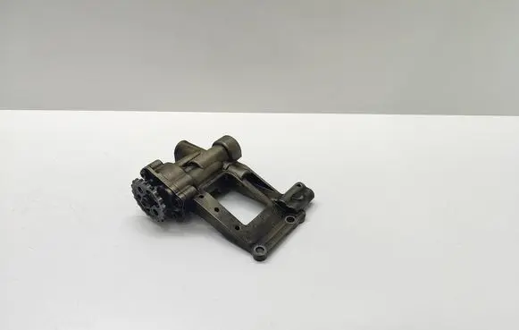 BMW 5 E60 E61 Oil pump 7792945 11417792945