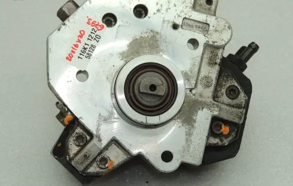 Volvo V70 Fuel injection high pressure pump 8251785 30731748