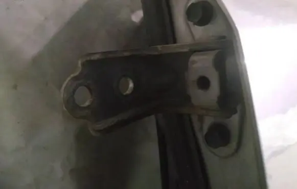 Hyundai Sonata Front door upper hinge