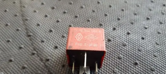 Opel Vivaro Other relay 7700844682A 03540