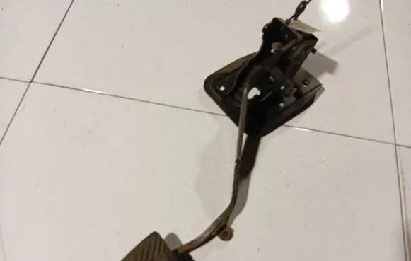 Mitsubishi Outlander Brake pedal 