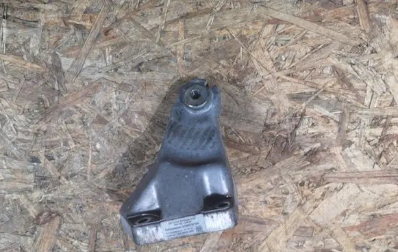 Mercedes-Benz E AMG W212 Engine mounting bracket A1562232104