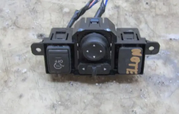 Nissan Note (E12) Wing mirror switch KRIS235789