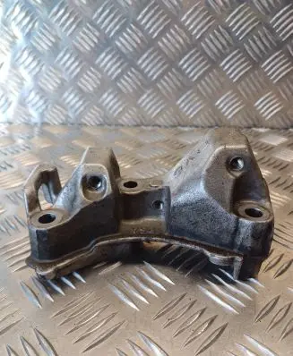 Peugeot 3008 I Engine mounting bracket 9688615780